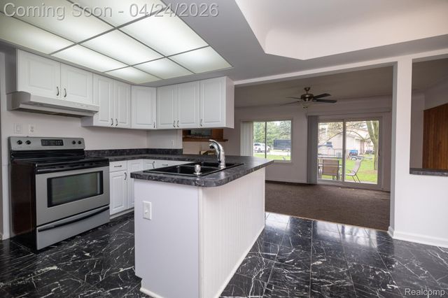 129 Pleasant Lake Drive, Waterford Charter Township, MI 48327