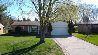 129 Pleasant Lake Drive, Waterford Charter Township, MI 48327