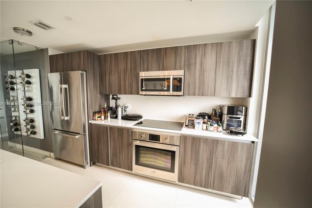 488 NE 18th St 1000, Miami, FL 33132