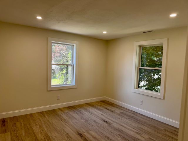 37 Karen St, Lowell, MA 01851