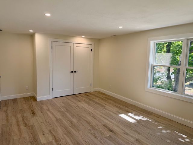 37 Karen St, Lowell, MA 01851