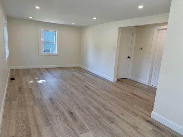 37 Karen St, Lowell, MA 01851