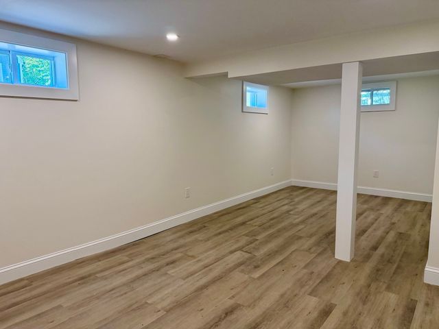37 Karen St, Lowell, MA 01851
