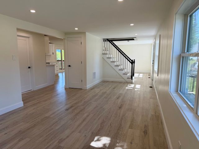 37 Karen St, Lowell, MA 01851