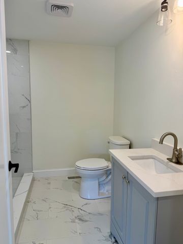 37 Karen St, Lowell, MA 01851