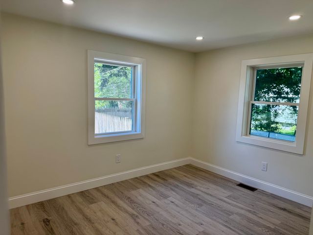 37 Karen St, Lowell, MA 01851