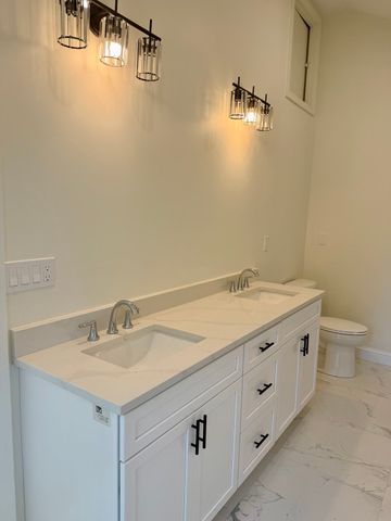 37 Karen St, Lowell, MA 01851