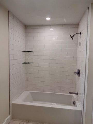 37 Karen St, Lowell, MA 01851