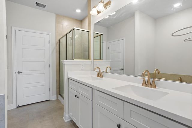 4203 W Bayou Maison Circle, Dickinson, TX 77539