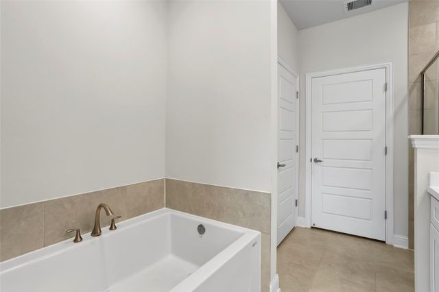 4203 W Bayou Maison Circle, Dickinson, TX 77539