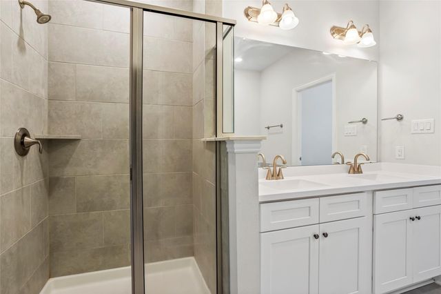 4203 W Bayou Maison Circle, Dickinson, TX 77539