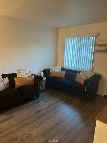 220 W Walnut B, Rialto, CA 92376