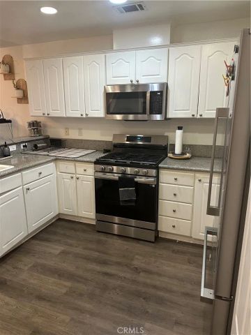 220 W Walnut B, Rialto, CA 92376