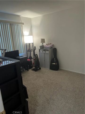 220 W Walnut B, Rialto, CA 92376
