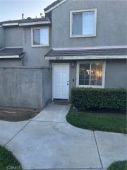 220 W Walnut B, Rialto, CA 92376