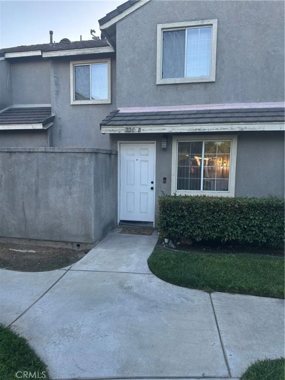 220 W Walnut B, Rialto, CA 92376