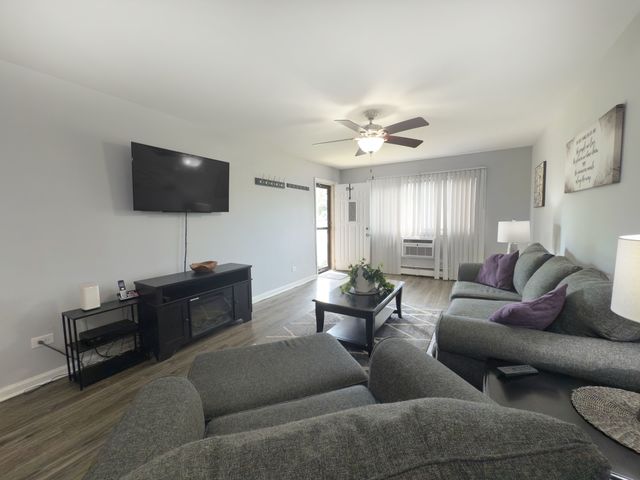 1313 S Rebecca Road 118, Lombard, IL 60148