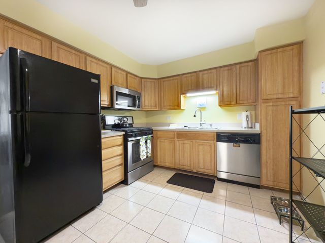 1313 S Rebecca Road 118, Lombard, IL 60148