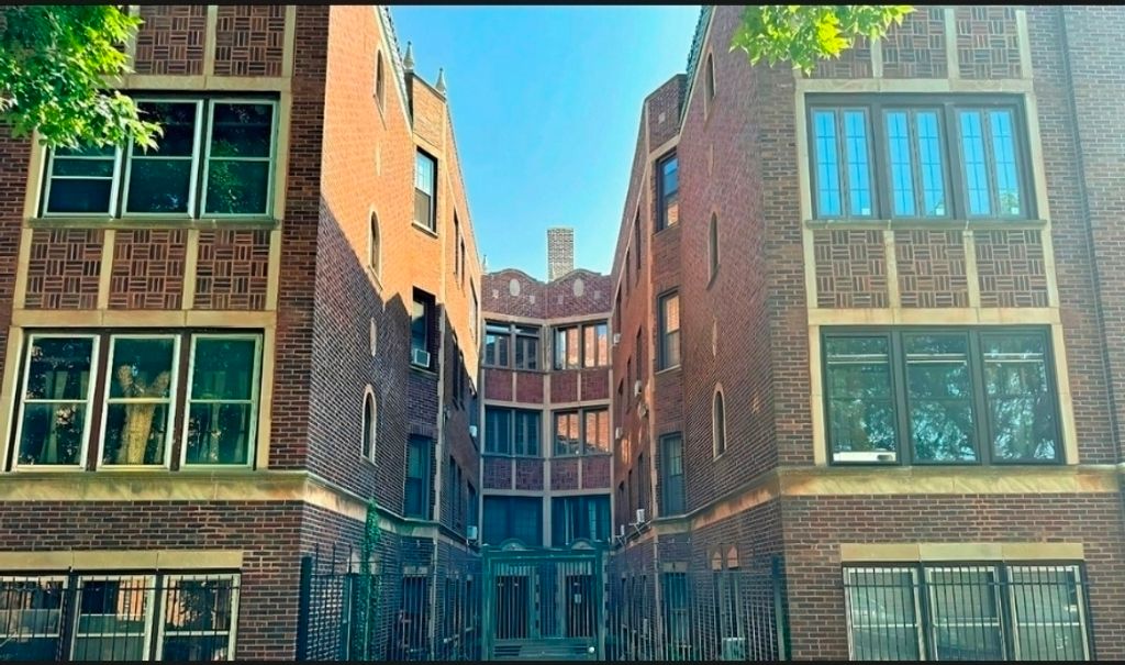 815 E 53rd Street 3, Chicago, IL 60615