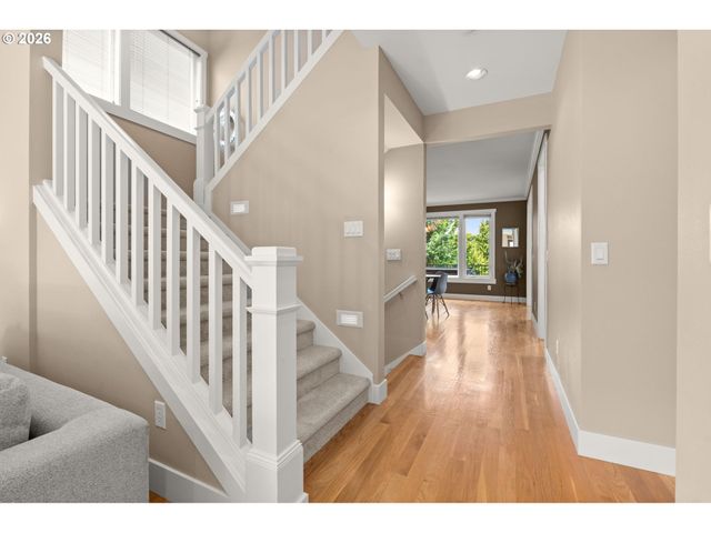 5033 Sw TEXAS St, Portland, OR 97219
