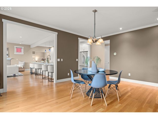 5033 Sw TEXAS St, Portland, OR 97219