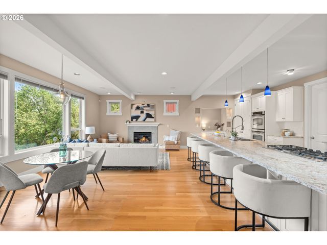 5033 Sw TEXAS St, Portland, OR 97219