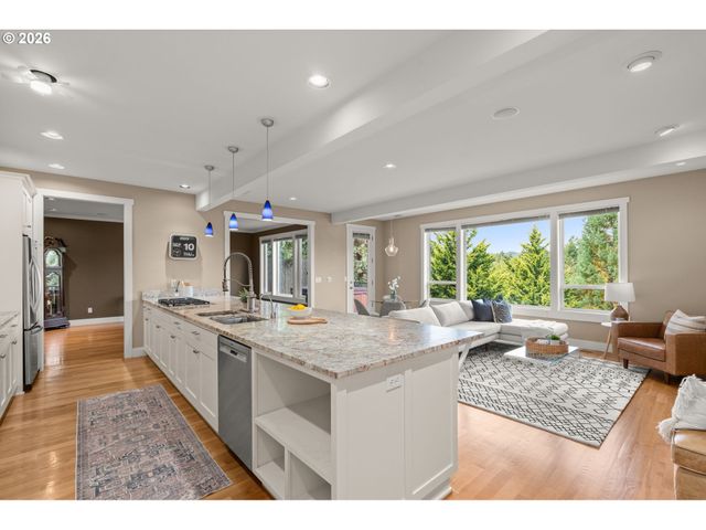5033 Sw TEXAS St, Portland, OR 97219