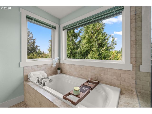 5033 Sw TEXAS St, Portland, OR 97219