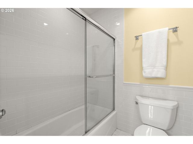 5033 Sw TEXAS St, Portland, OR 97219