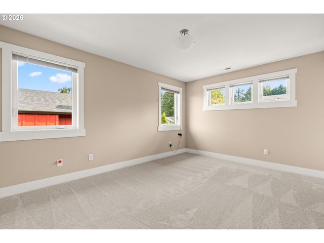 5033 Sw TEXAS St, Portland, OR 97219