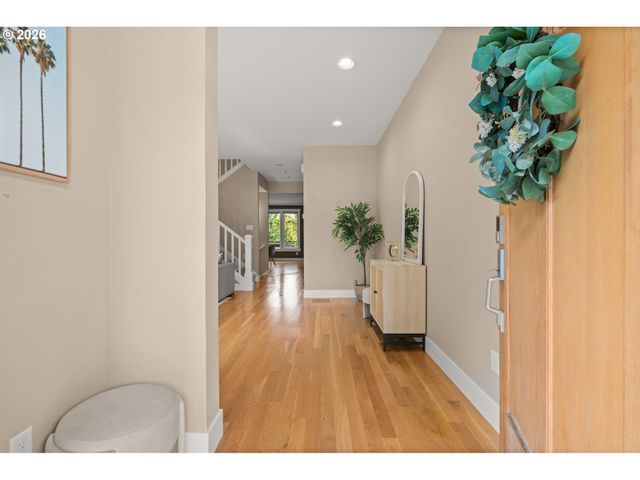 5033 Sw TEXAS St, Portland, OR 97219
