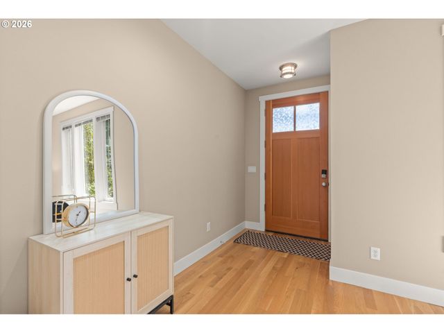 5033 Sw TEXAS St, Portland, OR 97219
