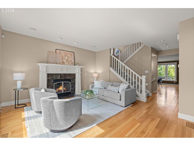 5033 Sw TEXAS St, Portland, OR 97219