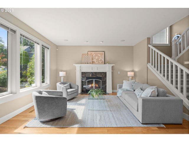5033 Sw TEXAS St, Portland, OR 97219