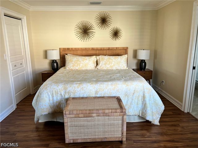 619 Beachwalk CIR I201, Naples, FL 34108