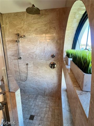 619 Beachwalk CIR I201, Naples, FL 34108