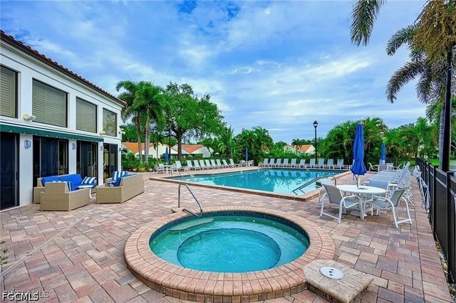 619 Beachwalk CIR I201, Naples, FL 34108