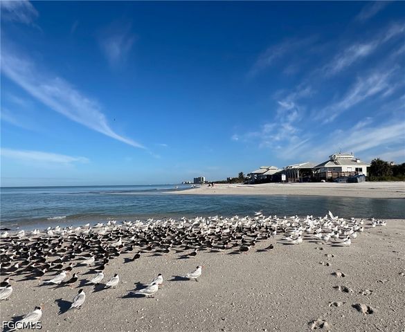 619 Beachwalk CIR I201, Naples, FL 34108