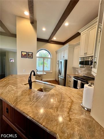 619 Beachwalk CIR I201, Naples, FL 34108