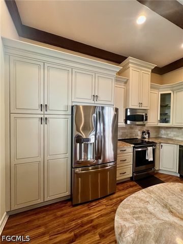 619 Beachwalk CIR I201, Naples, FL 34108