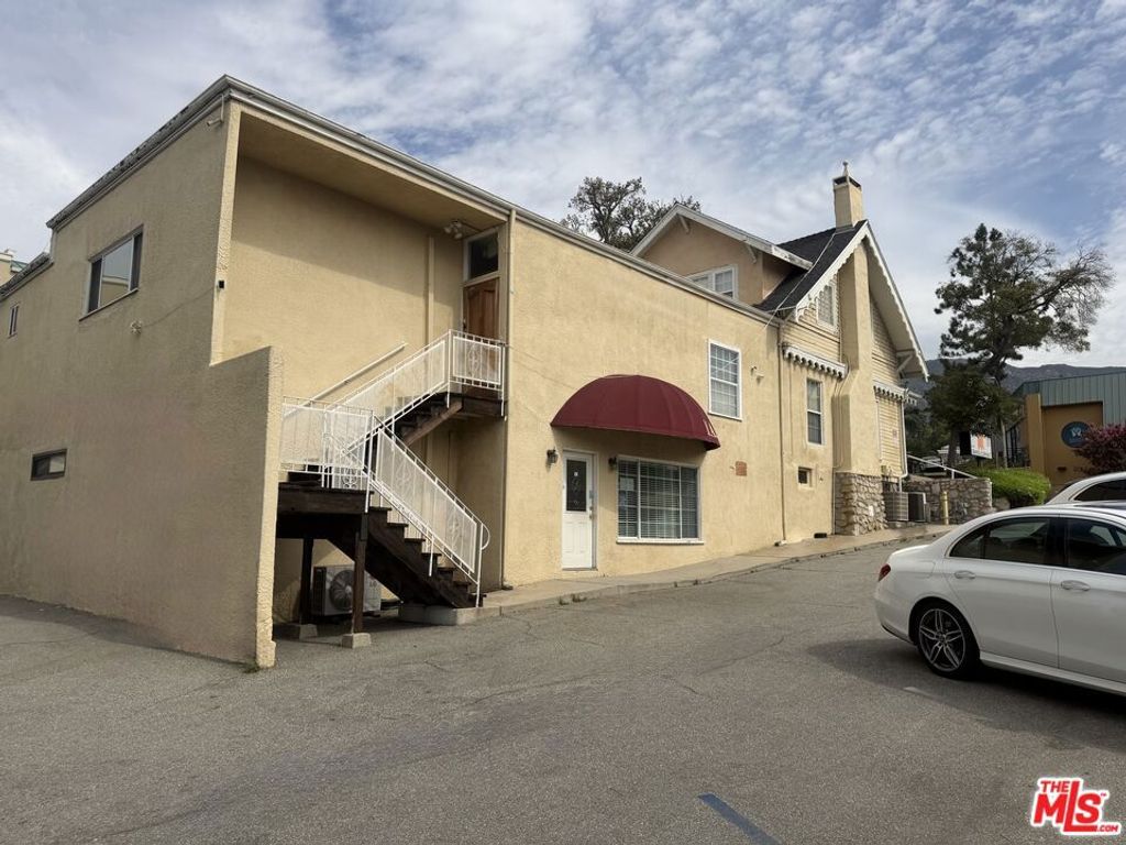 2620 Foothill Boulevard, La Crescenta, CA 91214 — photo 3