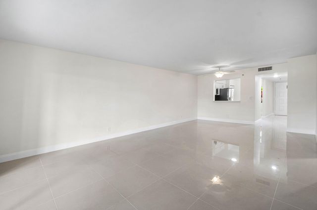 7290 KINGHURST Drive 106, Delray Beach, FL 33446