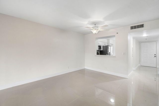 7290 KINGHURST Drive 106, Delray Beach, FL 33446