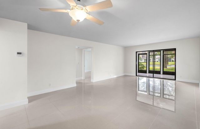 7290 KINGHURST Drive 106, Delray Beach, FL 33446
