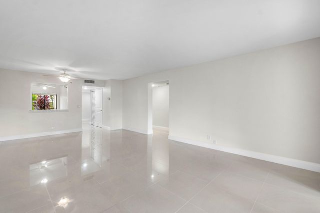 7290 KINGHURST Drive 106, Delray Beach, FL 33446
