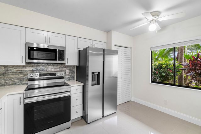 7290 KINGHURST Drive 106, Delray Beach, FL 33446