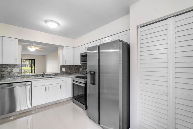 7290 KINGHURST Drive 106, Delray Beach, FL 33446