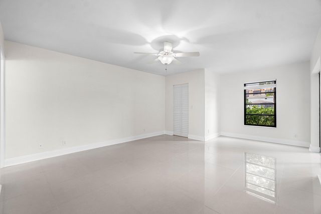 7290 KINGHURST Drive 106, Delray Beach, FL 33446