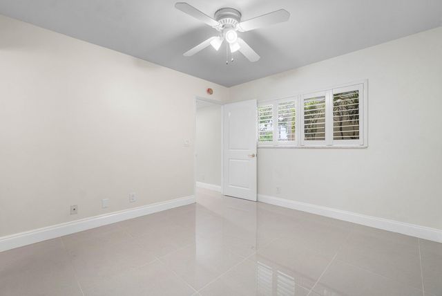 7290 KINGHURST Drive 106, Delray Beach, FL 33446