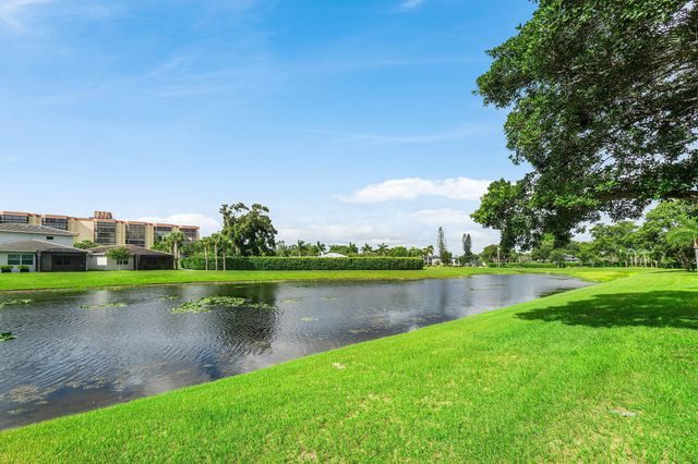 7290 KINGHURST Drive 106, Delray Beach, FL 33446